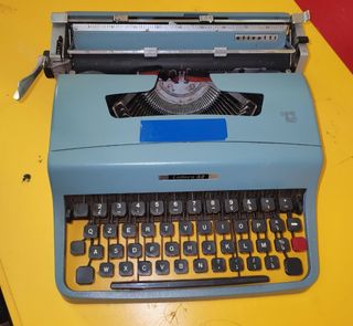 Macchina da scrivere Olivetti Lettera 32