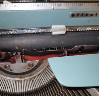Macchina da scrivere Olivetti Lettera 32