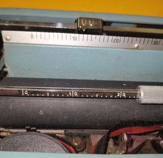 Macchina da scrivere Olivetti Lettera 32