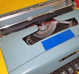 Macchina da scrivere Olivetti Lettera 32