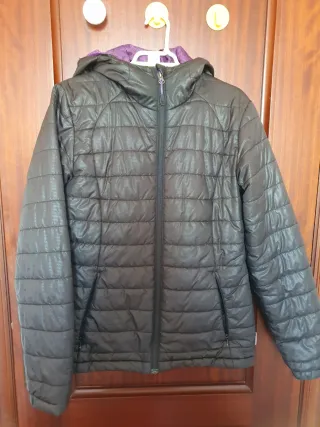 Chaqueta Decathlon Negra y Morada