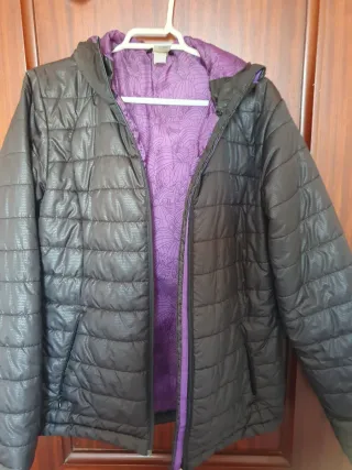 Chaqueta Decathlon Negra y Morada