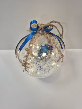 Pallina di Natale decorata