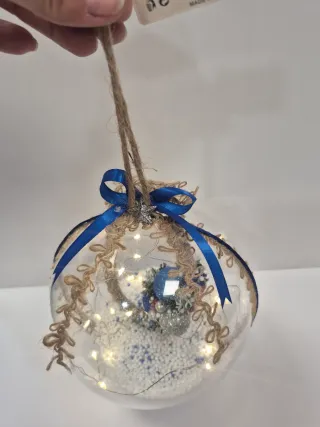 Pallina di Natale decorata