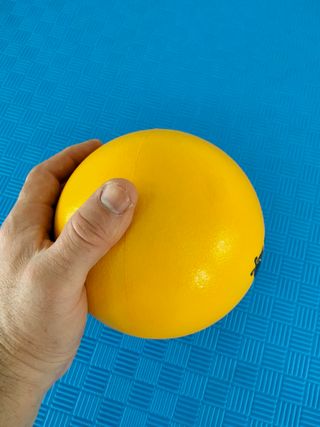 Pelota Foam con Cascabeles Amarilla