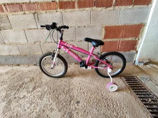 Bicicleta infantil rosa con ruedines 12"