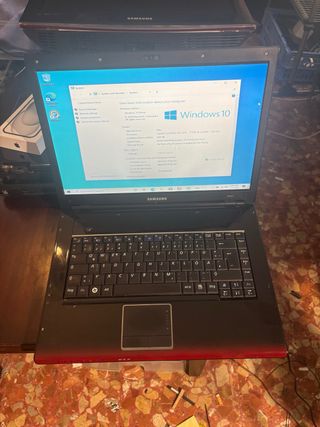 Portátil Samsung Negro/Rojo 4 gb ram 500 disco duo