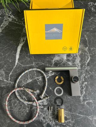 Grifo para lavabo color gris metálico