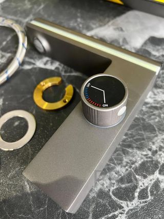 Grifo para lavabo color gris metálico