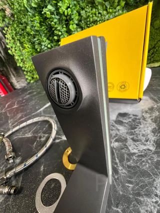 Grifo para lavabo color gris metálico