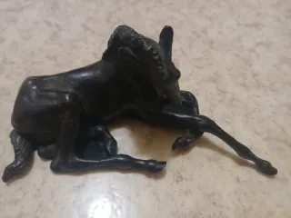 Escultura de caballo en bronce