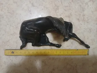 Escultura de caballo en bronce