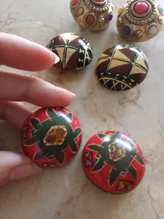 Pendientes vintage dorados y multicolor (lote)