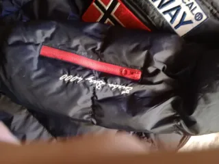 Plumas Geographical Norway azul de niña