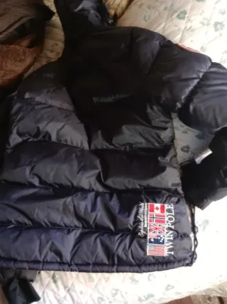 Plumas Geographical Norway azul de niña