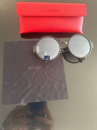 Gafas de sol Guess negras y grises