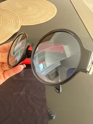 Gafas de sol Guess negras y grises
