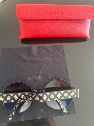 Gafas de sol Guess negras y grises