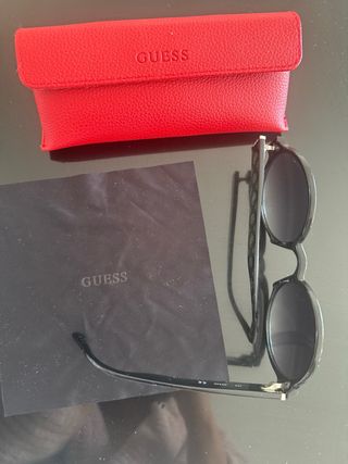 Gafas de sol Guess negras y grises