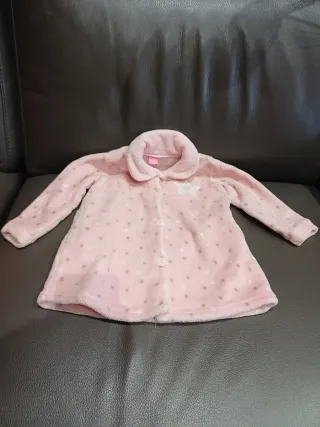 Bata de niña rosa con estrella