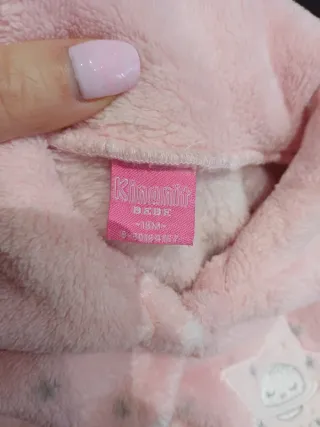 Bata de niña rosa con estrella