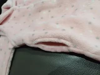 Bata de niña rosa con estrella