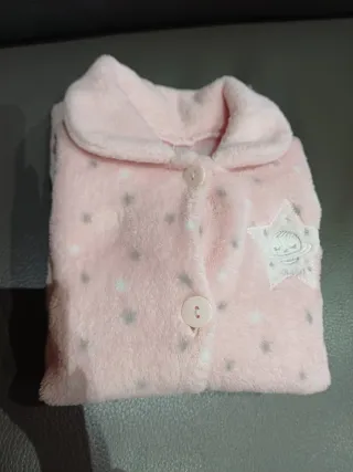 Bata de niña rosa con estrella