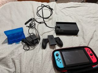Nintendo Switch Blu/Rosso + Accessori + Custodie