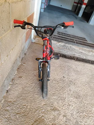 Bicicleta infantil roja 12"