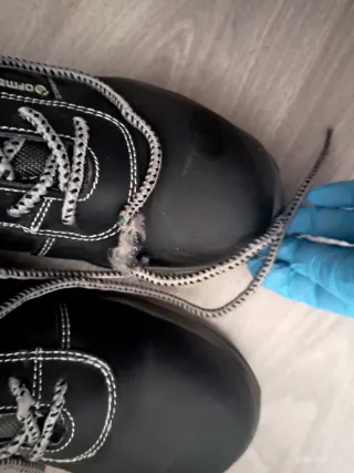 Botas de seguridad negras y verdes