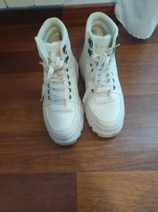 Zapatillas altas blancas