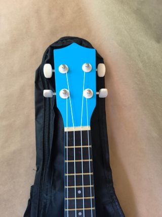 Ukelele Soprano 21" con funda y accesorios - Azul
