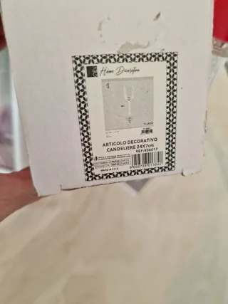 Portacandele in vetro con candela rossa