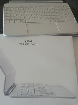 Apple Magic Keyboard per iPad Air 11 nuovo