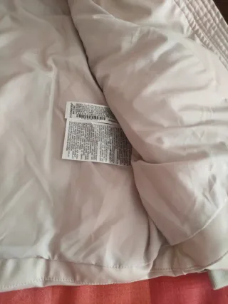 Cazadora polipiel Zara beige mujer