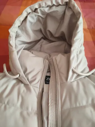 Cazadora polipiel Zara beige mujer