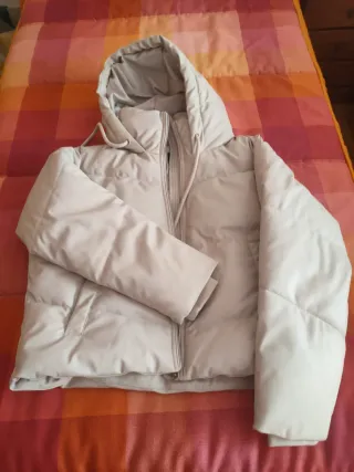 Cazadora polipiel Zara beige mujer