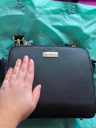 Bolso mediano negro con asa regulable de Greenwich