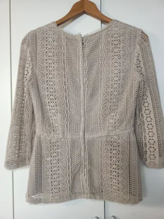 Blusa beige de encaje