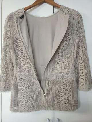 Blusa beige de encaje