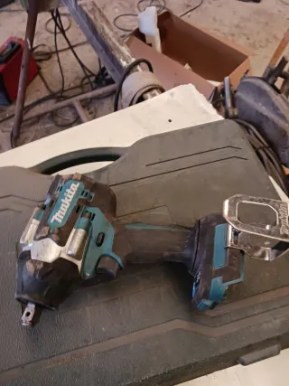 Atornillador de impacto Makita DTW700