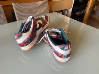 Scarpe sportive Nike con un design vibrante