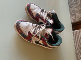 Scarpe sportive Nike con un design vibrante