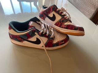 Scarpe sportive Nike con un design vibrante