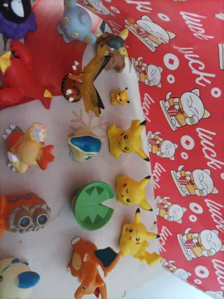 Varie figure Pokémon