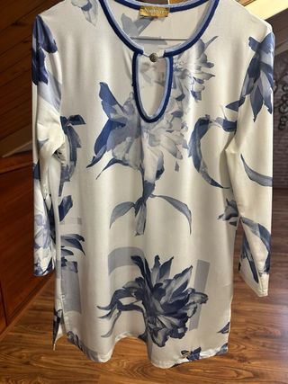 Camiseta Naulover floral azul y blanco