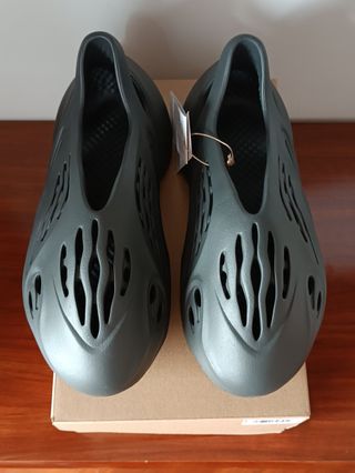 Yeezy Foam RNR Carbon | EU44.5/US10