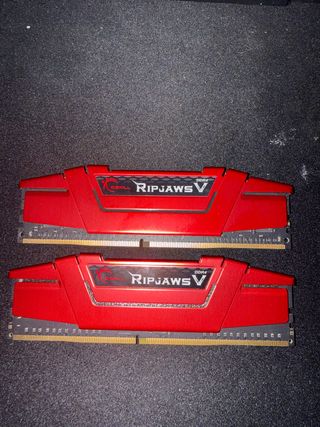 2x G.Skill Ripjaws V DDR4 Roja