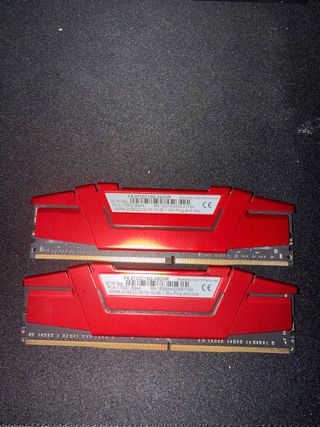 2x G.Skill Ripjaws V DDR4 Roja