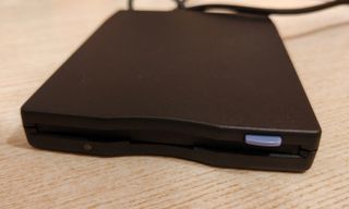 Unità floppy disk esterno USB.